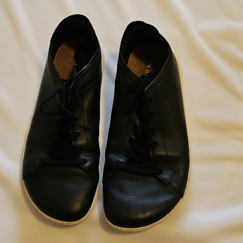 Black Vivo Geo Court II